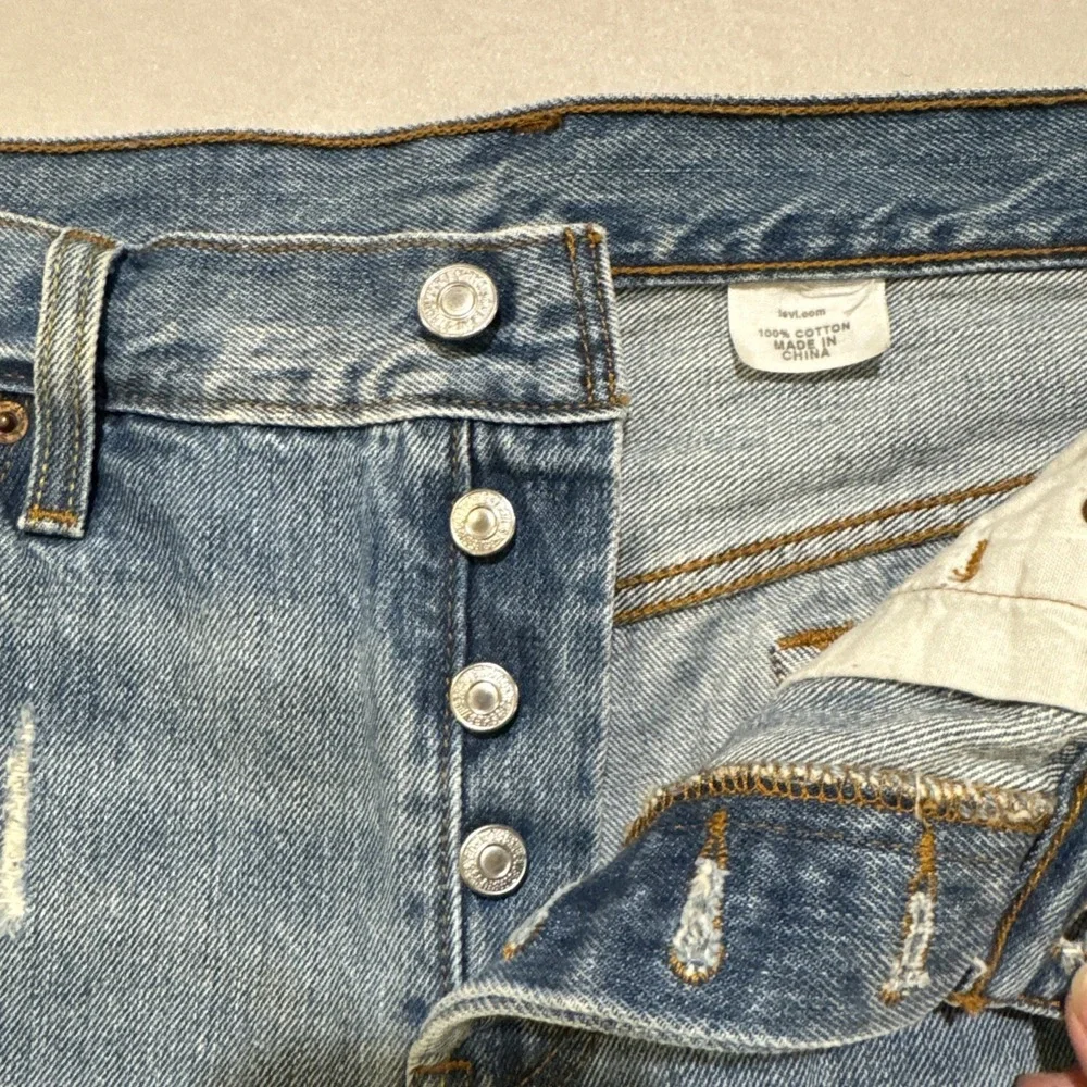 Levi's Vintage Women 501‎ Shorts Distressed Frayed Button Fly Blue Sz W32